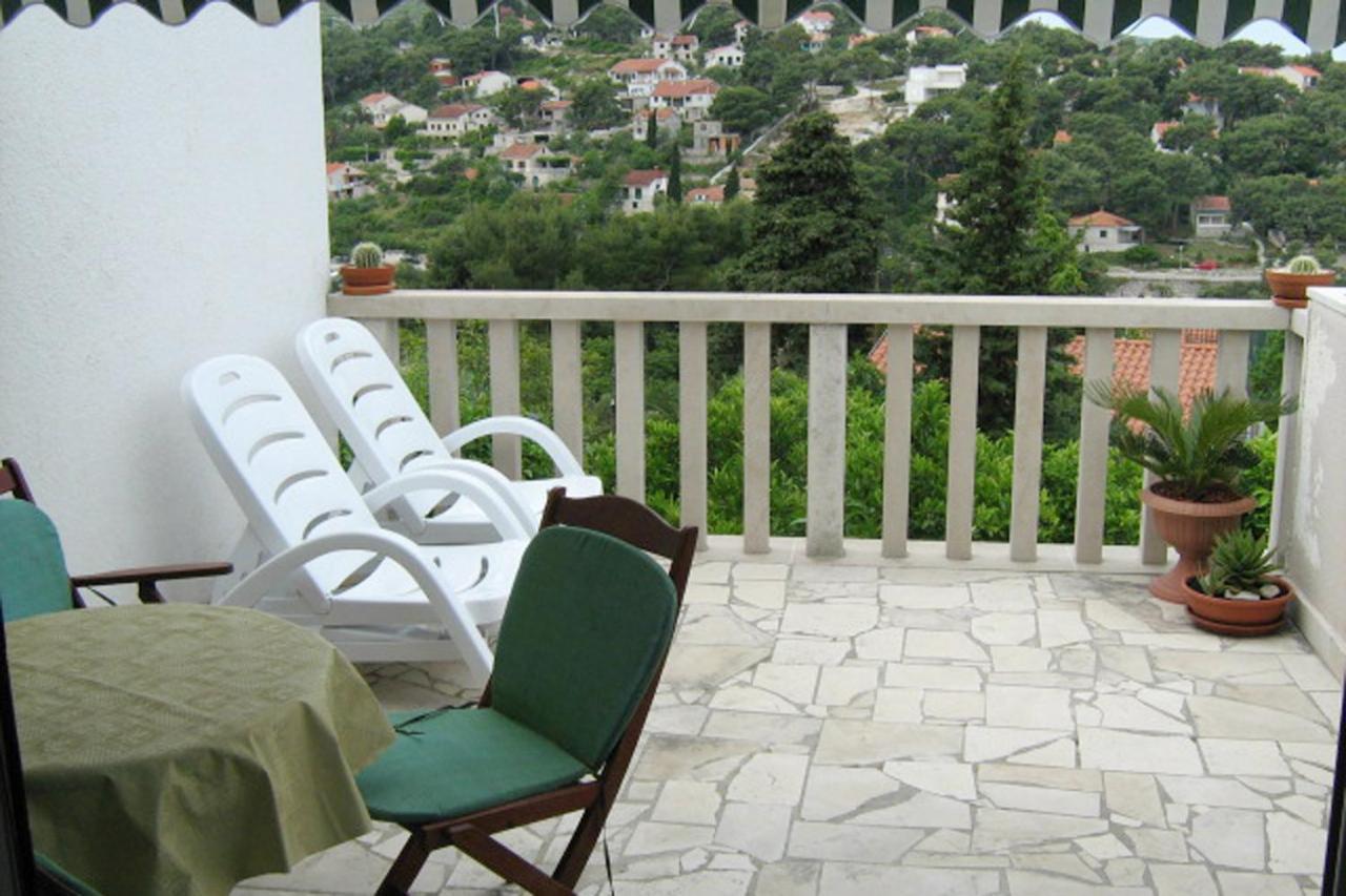 Apartments By The Sea Splitska, Brac - 2923 Postira Bagian luar foto