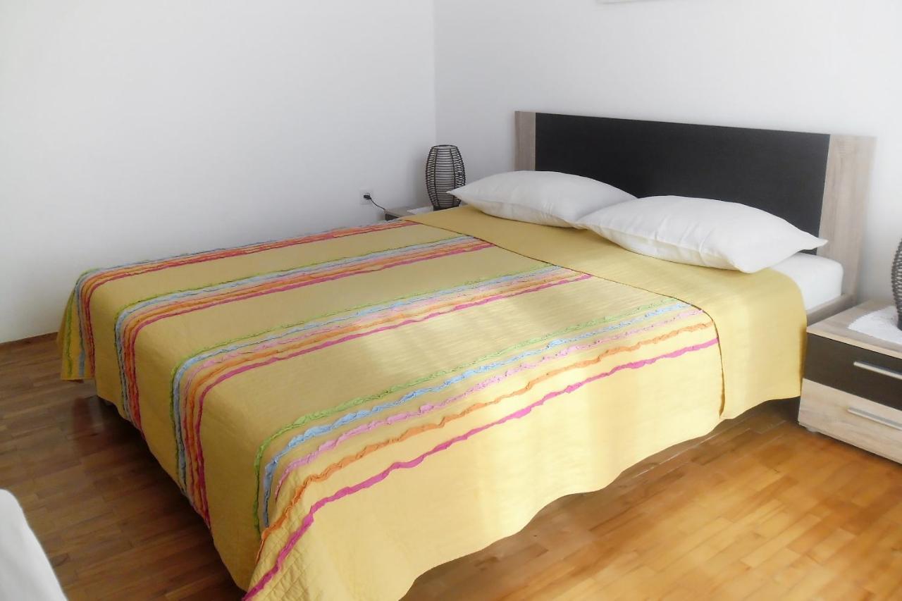 Apartments By The Sea Splitska, Brac - 2923 Postira Bagian luar foto