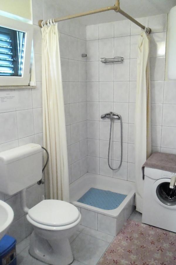 Apartments By The Sea Splitska, Brac - 2923 Postira Bagian luar foto