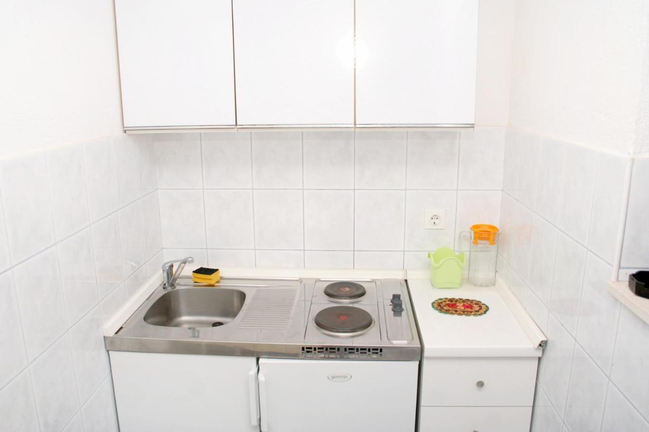 Apartments By The Sea Splitska, Brac - 2923 Postira Bagian luar foto