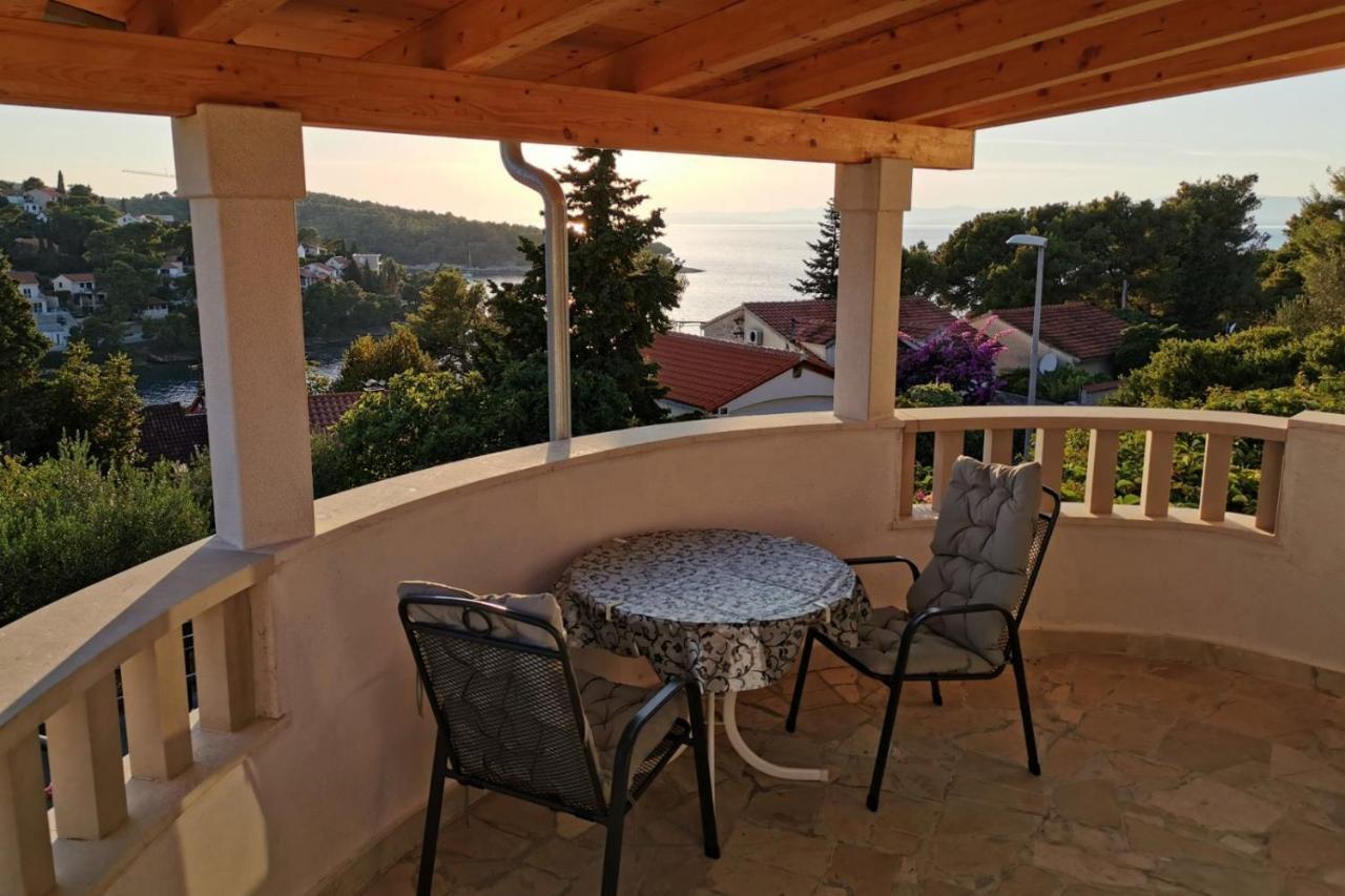 Apartments By The Sea Splitska, Brac - 2923 Postira Bagian luar foto